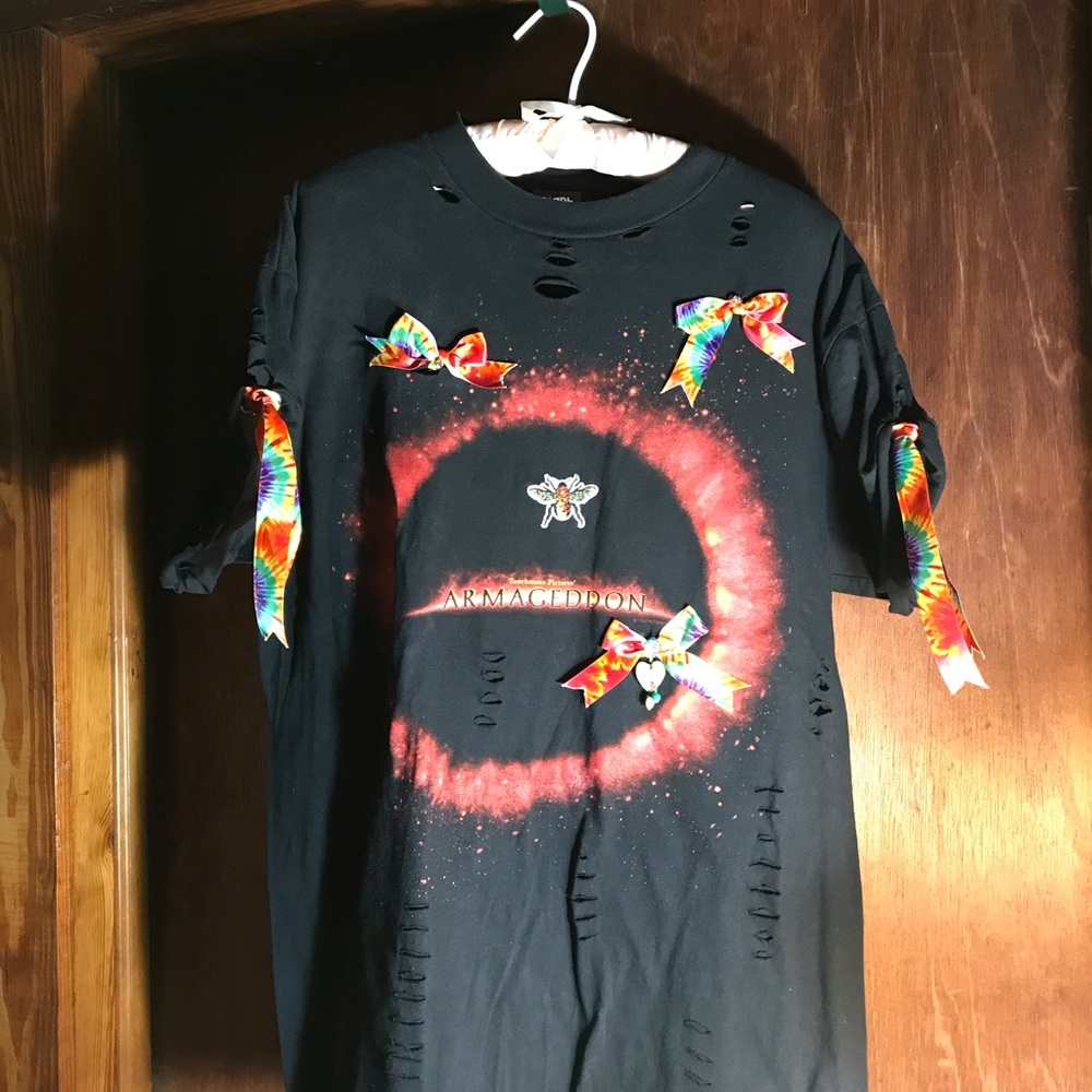 Armageddon Distressed Altered T-Shirt Fits Women’s XL